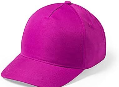 Berretto da bambino a 5 pannelli in materiale di finitura morbida e chiusura regolabile. con fori di ventilazione ricamati e in varia gamma di colori vivaci.