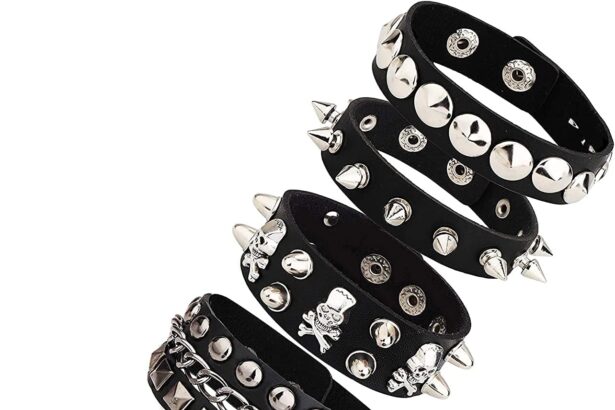 LOLIAS 3-5 Pezzi PU Catena Nera Bracciale in Pelle Punk Spike Borchie Punk Bangle Rock Bracciale Set per Uomo Donna Bracciale Appuntito Regolabile Regalo di Halloween
