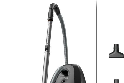 Rowenta RO6136 Green Force Max Silence, Aspirapolvere a Traino, 4,5 L, Motore Potente 900 W, 65 dB(A), Design Compatto, Aspirapolvere Silenzioso e Ecologico con Filtro Hepa e Allergy Kit