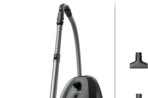 Rowenta RO6136 Green Force Max Silence, Aspirapolvere a Traino, 4,5 L, Motore Potente 900 W, 65 dB(A), Design Compatto, Aspirapolvere Silenzioso e Ecologico con Filtro Hepa e Allergy Kit