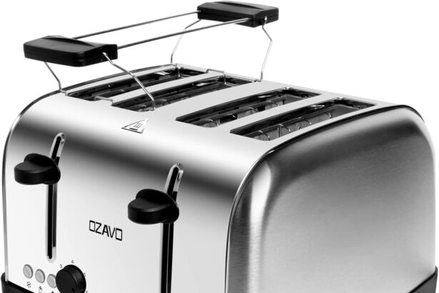 OZAVO Tostapane 1500W a 4 sezione in acciaio inox con il vassoio raccoglibriciole rimovibile per una facile pulizia. 7 Impostazione e 3 Funzioni di Cottura Argento&Nero.BPA FREE