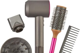 Casdon- Dyson Supersonic Styling Set. Asciugacapelli Giocattolo interattivo per Bambini dai 3 Anni in su. Sembra e Funziona Come la Cosa Reale, Colore Grigio, Taglia Unica, 73252