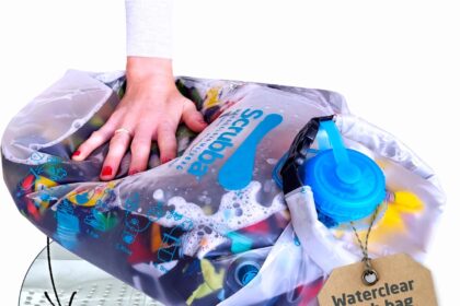 Scrubba Waterclear Wash Bag Lavatrice portatile – Nuova ingresso/uscita dell'acqua per un facile risciacquo – Rondella manuale portatile per viaggi, campeggio, lavanderia, vestiti per bambini,