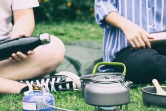 Tiardey Bruciatore per fornello da campeggio pieghevole mini potente potenza di fuoco con accensione piezoelettrica, fornello per cucinare all'aperto