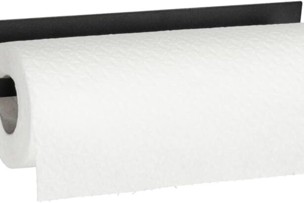 Wenko 55013100 Portarotolo di carta magnetico Ima,supporto per il rotolo da cucina in metallo verniciato a polvere nero,fissaggio senza perforare mediante magnete o striscia adesiva inclusa,30x6,5x6cm
