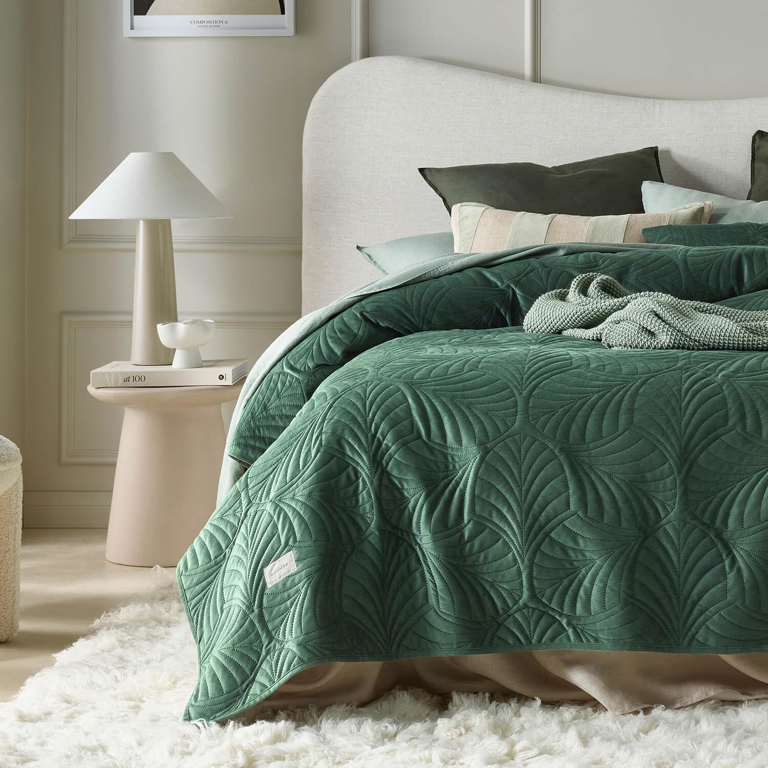 ROOM99 Feel Elegant Bedspread in Dark Green, 240 x 260 cm, Versatile as a Bedspread or Sofa Throw, Bed and Sofa Blanket, Quilt Style Ideal as a Bedspread Velvet