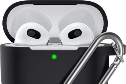 Ouwegaga Airpods 3 Case, Silicone Case for Airpods Third Generation 2021, Full Body Protection Cover Compatable with Apple Airpods 3 Case, with Carabiner, Black