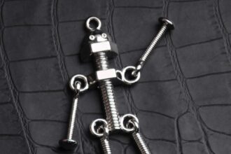 Robot Moving Screw Keychain Creative Vintage Design Articulated Arms Legs Funny Accessory