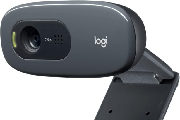 Logitech C270 HD Webcam, HD 720p/30fps, Widescreen HD Video Calls, Automatic Correction ‎Brightness, Noise Reduction Microphone, Skype, FaceTime, Hangouts, WebEx,PC/Mac/Tablet/Chromebook-Grey
