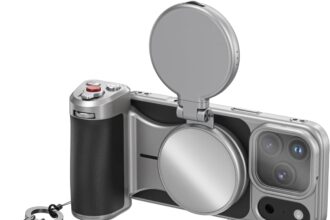 TELESIN Master Grip Kit per iPhone 17 Pro, Magnetica Impugnatura con C03 luce selfie+UV filtri, Creator kit integrata 3200mAh batteria, Ricarica Wireless, Custodia in Grafene per il Raffreddamento